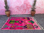 Alfombra Bereber Azilal "Rosa Neón & Marruecos Pop" – Tejida a Mano en Lana