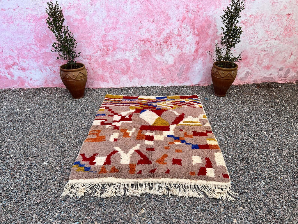 Alfombra Bereber Azilal "Relatos del Atlas" – Tonos Tierra y Geometría Ancestral