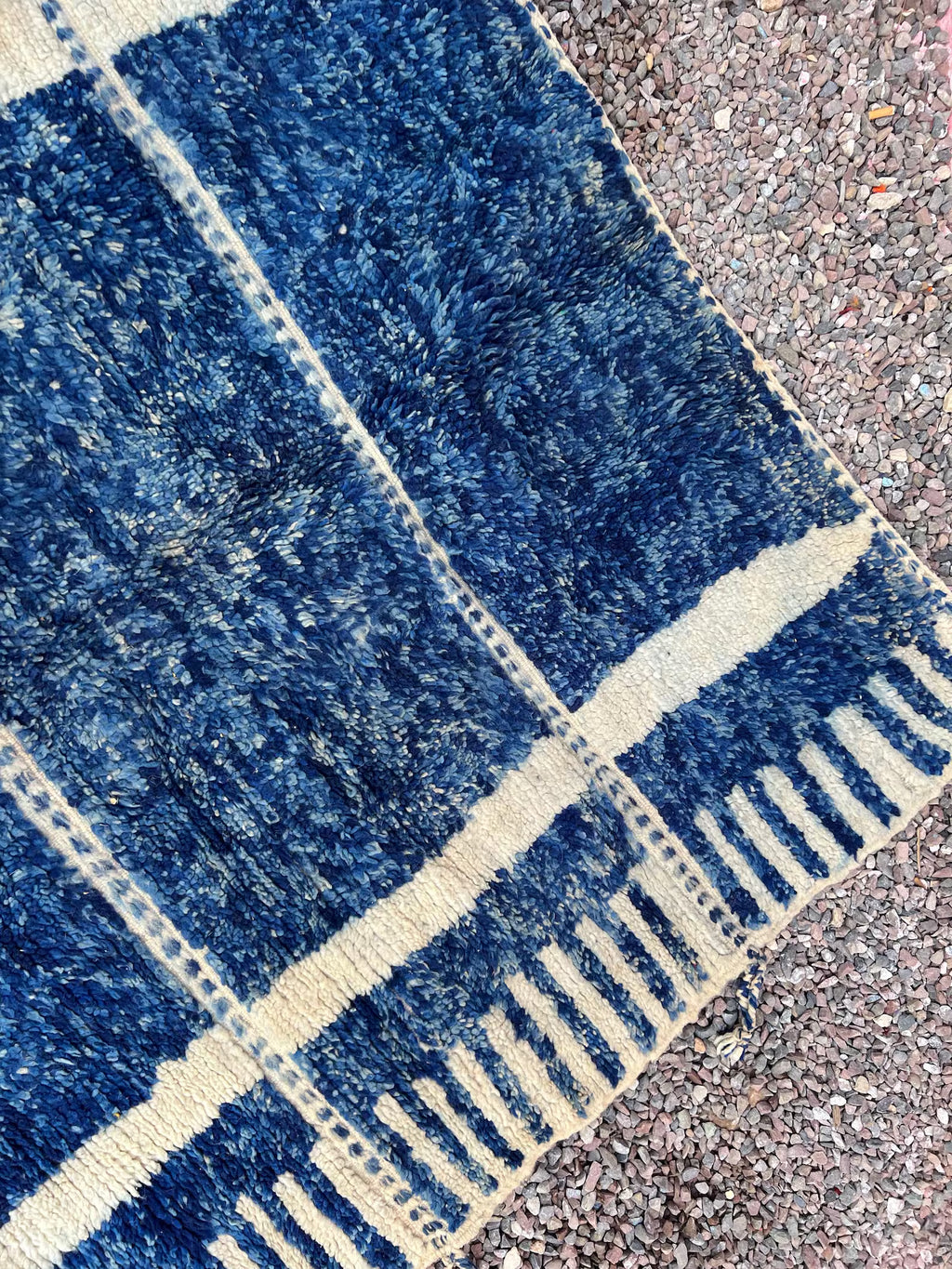 Alfombra Bereber "Azul Índigo" – Tradición Ancestral y Geometría Lineal