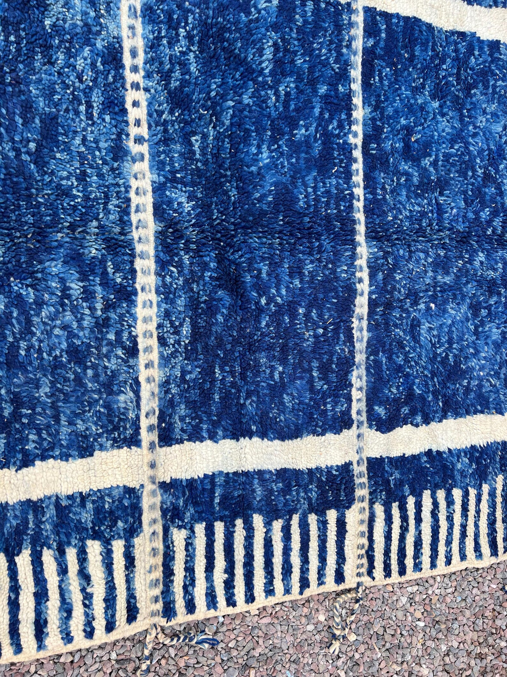 Alfombra Bereber "Azul Índigo" – Tradición Ancestral y Geometría Lineal