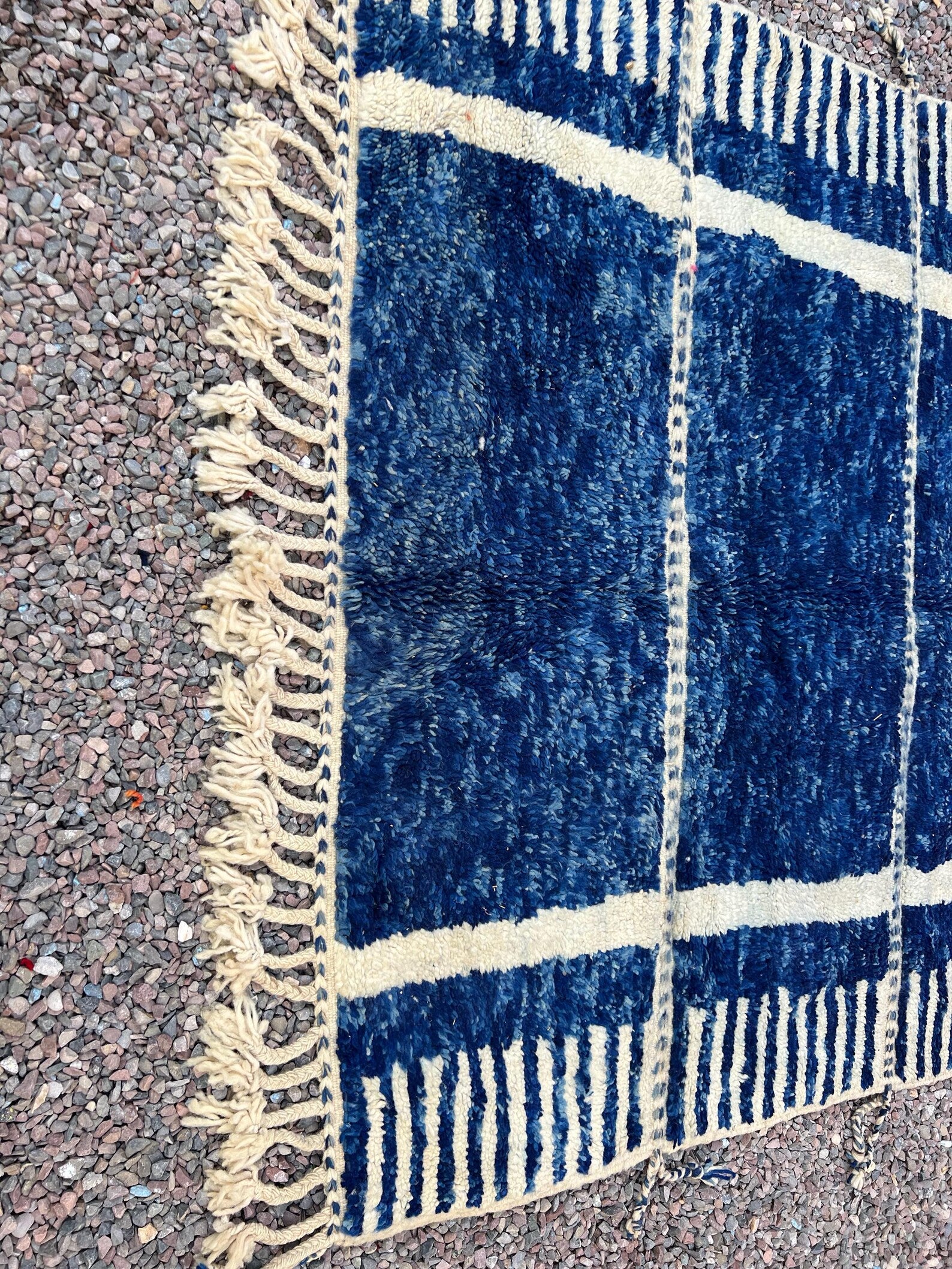 Alfombra Bereber "Azul Índigo" – Tradición Ancestral y Geometría Lineal
