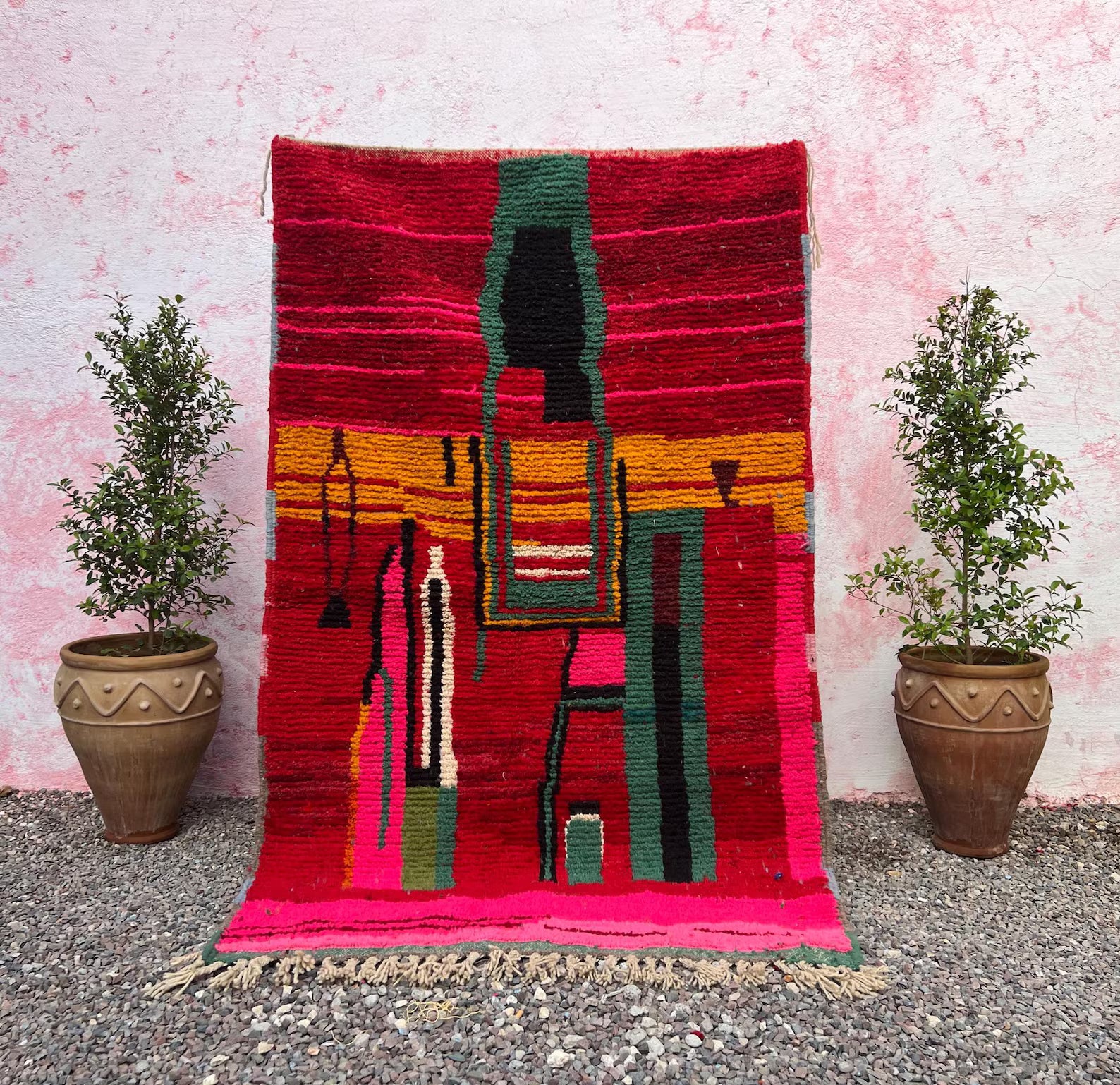 Alfombra Bereber "Fuego del Atlas" – Composición Totémica en Rojo Carmín y Verde Bosque