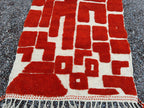 Alfombra Bereber "Bloques del Atlas" – Diseño Geométrico en Rojo Carmín y Lana Natural