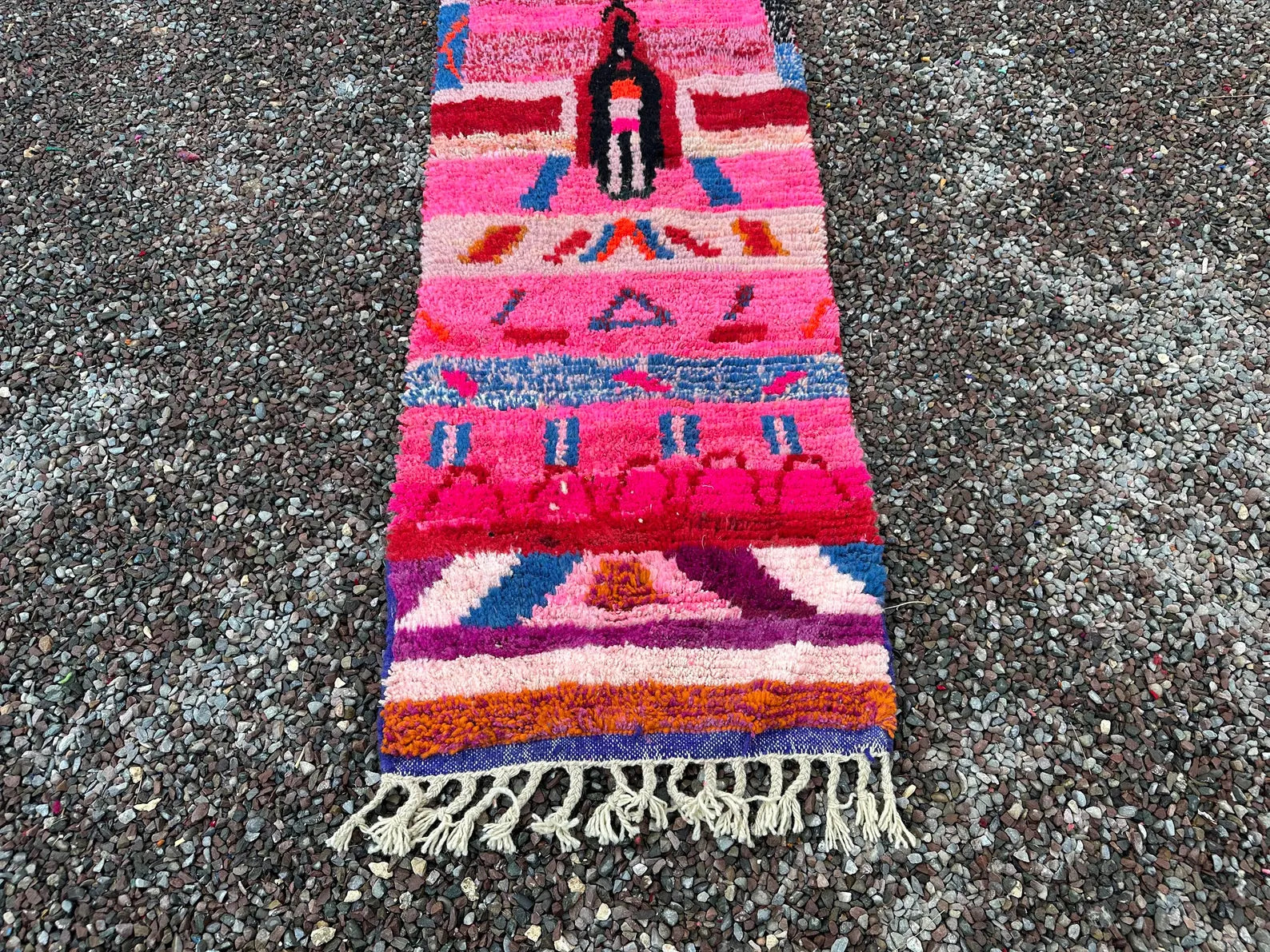 Alfombra Bereber "Cuadrícula del Atlas" – Diseño Geométrico en Azul y Ocre Tostado