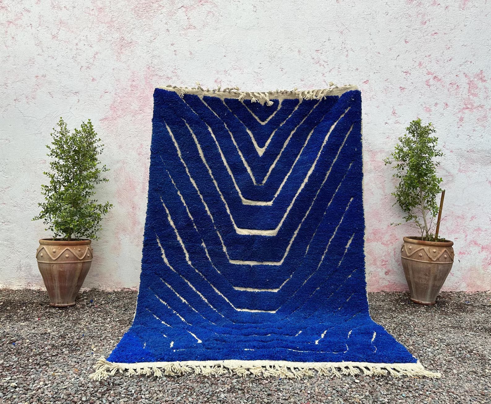 Alfombra Bereber "Mosaico de Historias" – Boucherouite de Alta Densidad en Rojo, Azul y Verde