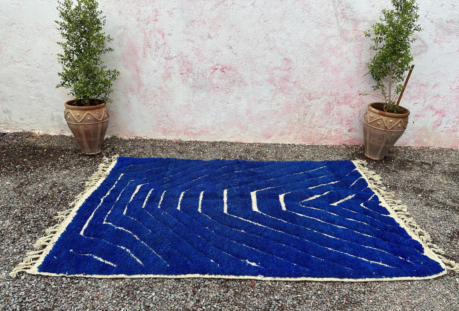 Alfombra Bereber "Mosaico de Historias" – Boucherouite de Alta Densidad en Rojo, Azul y Verde