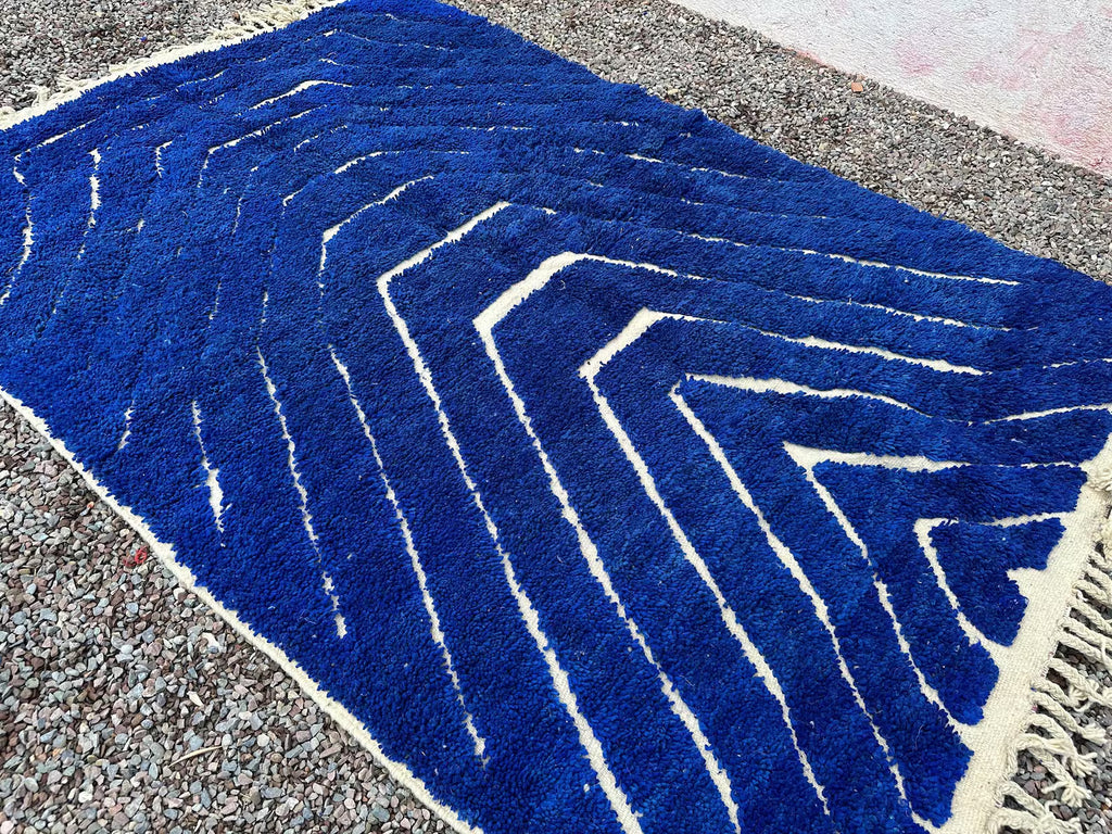 Alfombra Bereber "Mosaico de Historias" – Boucherouite de Alta Densidad en Rojo, Azul y Verde