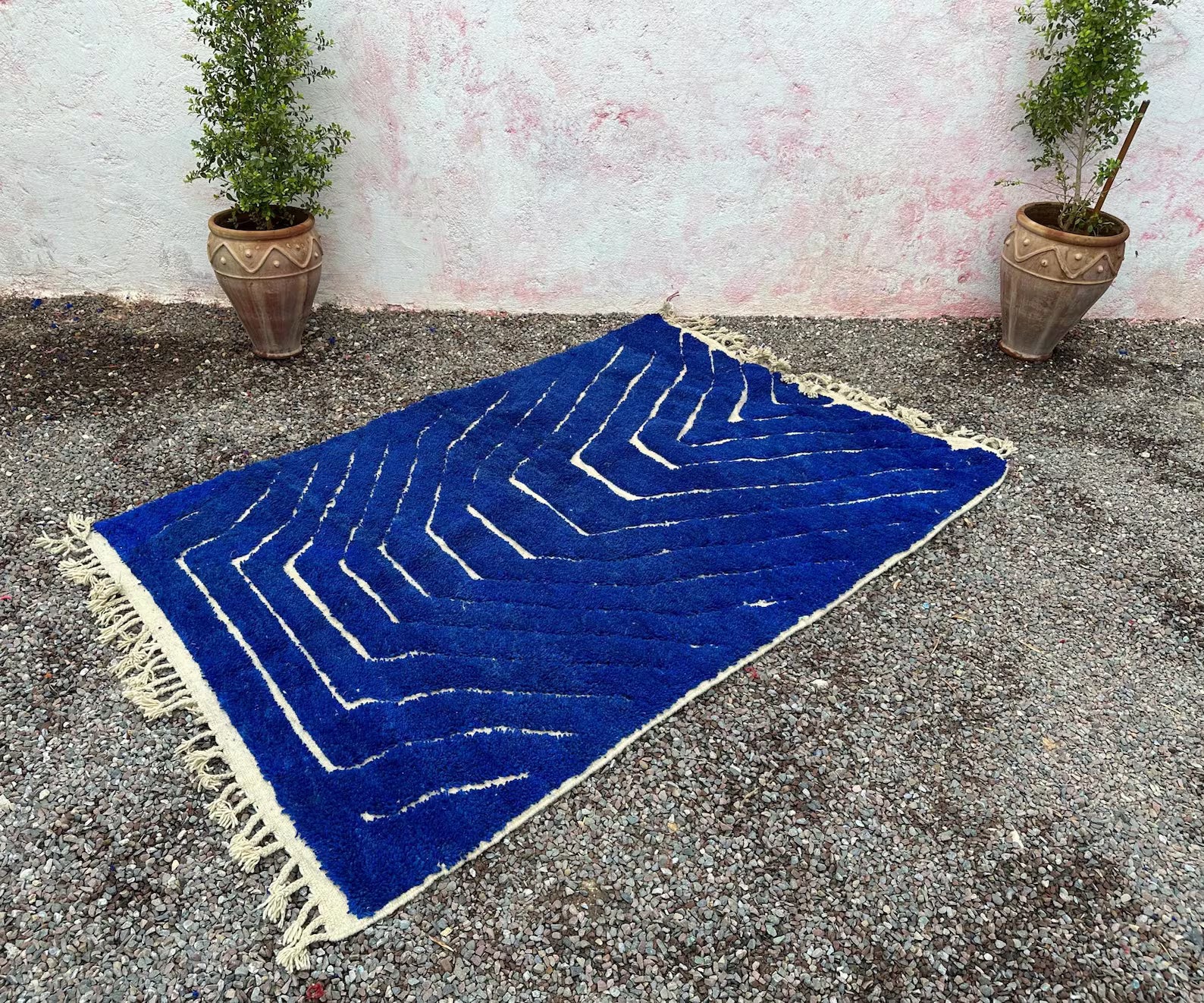 Alfombra Bereber "Mosaico de Historias" – Boucherouite de Alta Densidad en Rojo, Azul y Verde