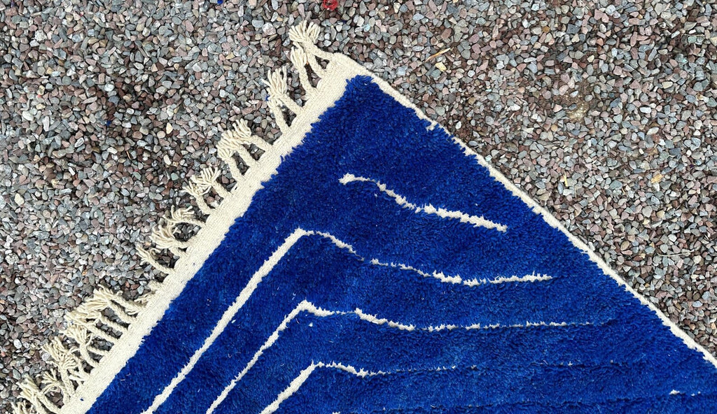 Alfombra Bereber "Mosaico de Historias" – Boucherouite de Alta Densidad en Rojo, Azul y Verde