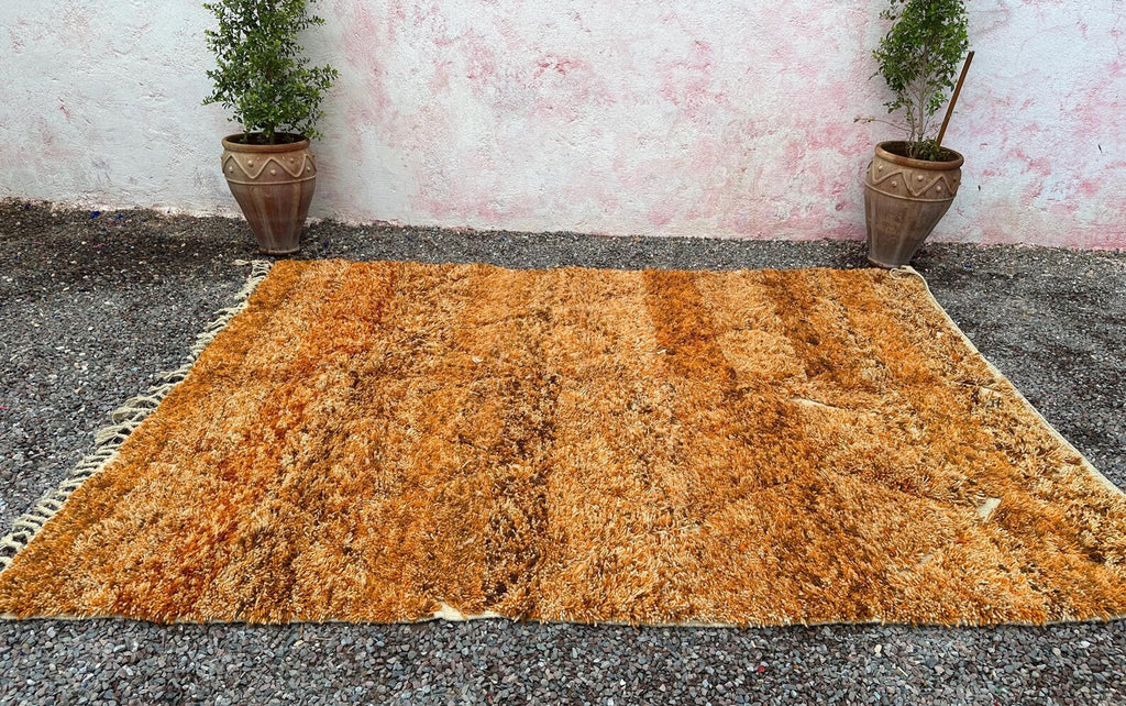 Alfombra Bereber "Dunas del Atlas" – Lana Shaggy en Ámbar Tostado y Miel