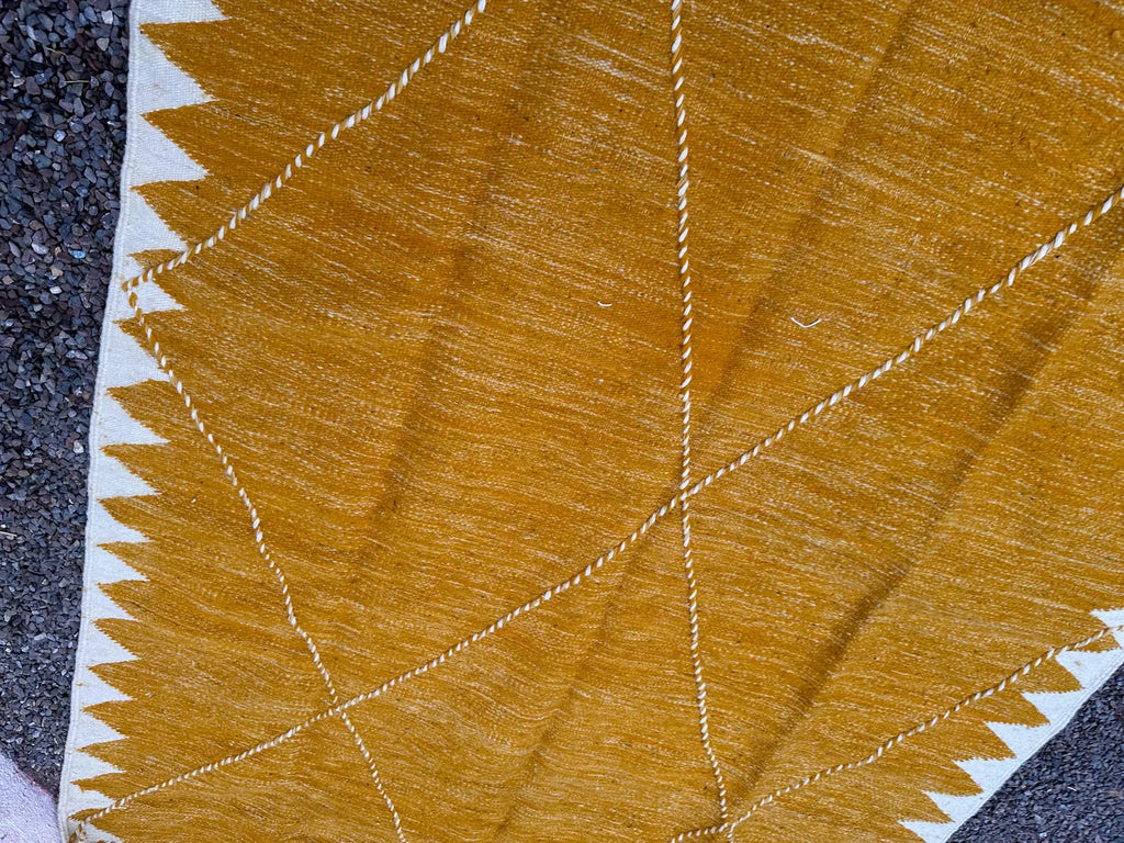 Alfombra Bereber "Sol de Marrakech" – Lana Azafrán con Diseño de Diamantes Ancestrales