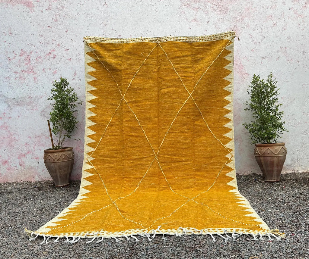 Alfombra Bereber "Sol de Marrakech" – Lana Azafrán con Diseño de Diamantes Ancestrales