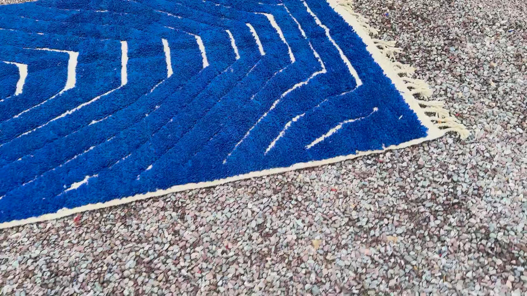 Alfombra Bereber "Mosaico de Historias" – Boucherouite de Alta Densidad en Rojo, Azul y Verde