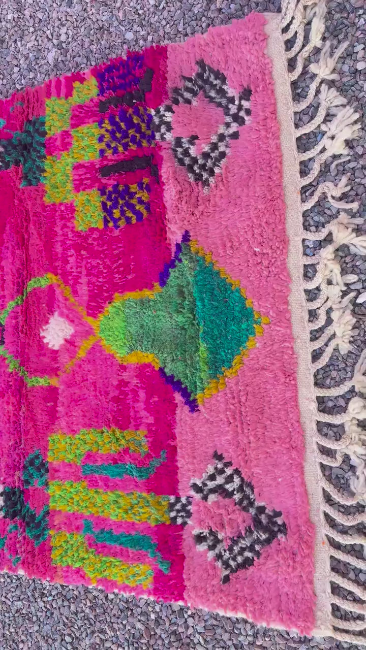 Alfombra Bereber Azilal "Rosa Neón & Marruecos Pop" – Tejida a Mano en Lana